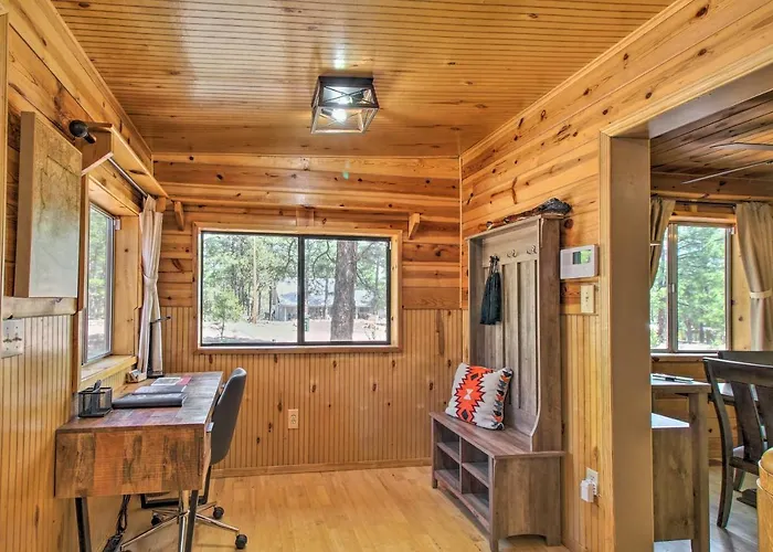 Large Deck, Grill: Pet-friendly Show Retreat! Holiday home *
