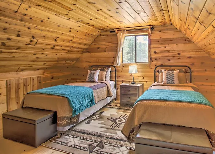 Holiday home Large Deck, Grill: Pet-friendly Show Retreat! *