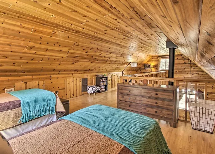 Large Deck, Grill: Pet-friendly Show Retreat! *