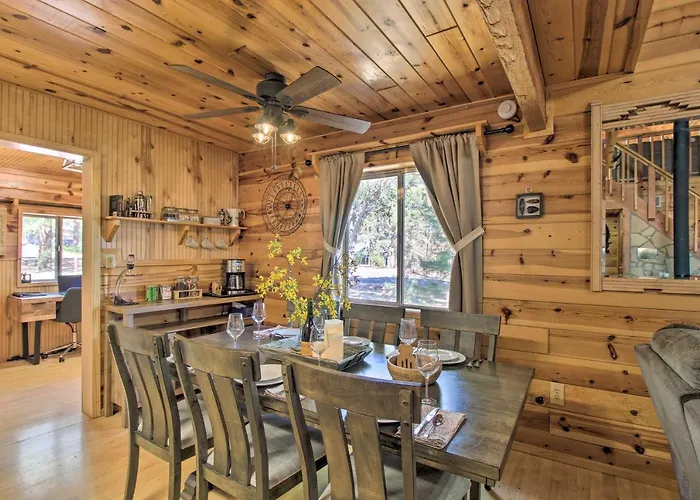 Holiday home Large Deck, Grill: Pet-friendly Show Retreat! *